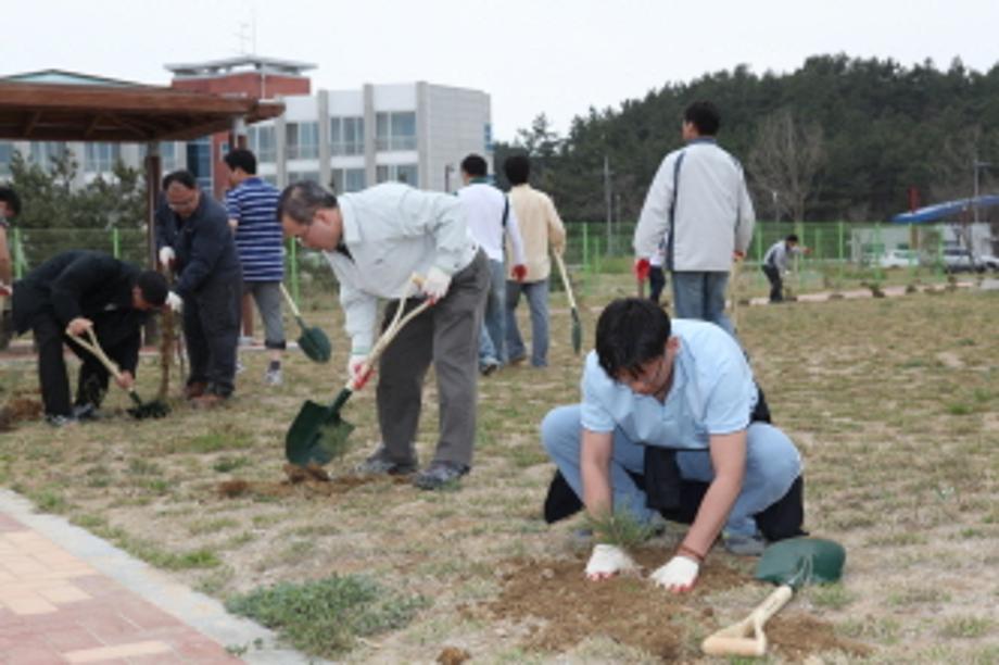 동해연구소 식목행사_image4